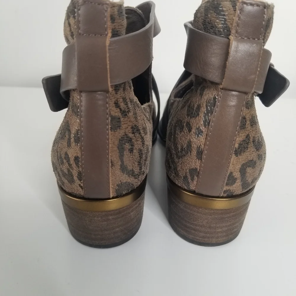 Isola DAVAN Desert Tan Leopard Print Suede Heeled Ankle Boots Size 7.5